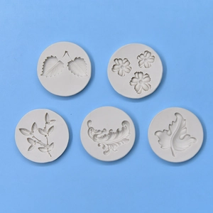 Lot de 5 moules en silicone blanc motifs feuilles et fleurs pour pâte à sucre