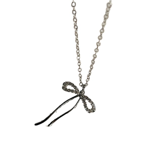 Elegante collana a catena serpente argento con ciondolo a fiocco di strass e perle