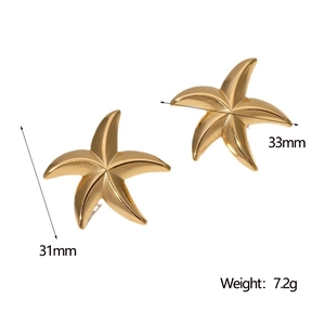 Detailed view of gold starfish earrings showing dimensions 31mm and weight 7.2g