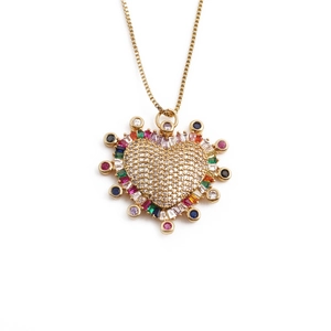 Collier cœur vintage doré avec strass colorés et accents de zircon blanc élégant