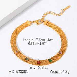 Detail eines vergoldeten Mesh-Armbands mit bunten Edelsteinen und Maßangaben 17,5+4cm