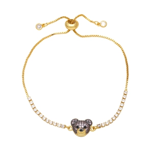 Vue détaillée du bracelet ours plaqué or 18K serti de zircons roses et noirs brillants
