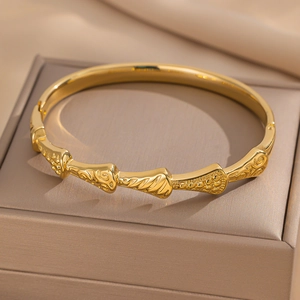 Luxurious gold fan-shaped titanium steel bangle with elegant embossed textures