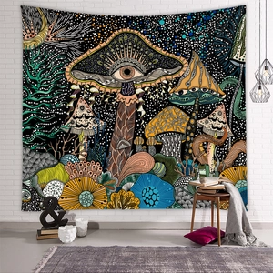 Détail de tapisserie champignon psychédélique sur mur en brique blanche décorée