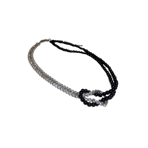 Collana Y2K con perline nere e strass argentati dal design unico a giuntura annodata