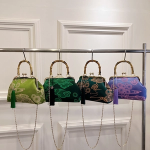 Handgestickte Satinhandtasche im neuen chinesischen Stil mit Bambusgriff und Goldkette