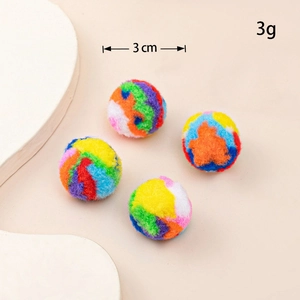 Vue détaillée de balles de jeu pour chat en peluche de 3cm aux couleurs vives