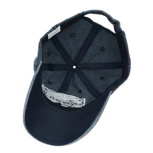 Berretto da baseball in cotone slavato grigio scuro con fibbia in metallo regolabile