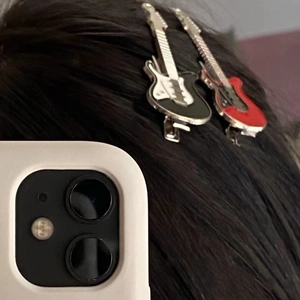 Y2K style electric guitar hair clips in red and black colors for girls hair styling