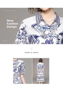 Détail d'une robe blanche à manches courtes avec imprimé floral bleu et taille ajustée