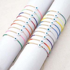 Bracelets faits main en perles colorées mauvais œil avec fermoir doré ajustable