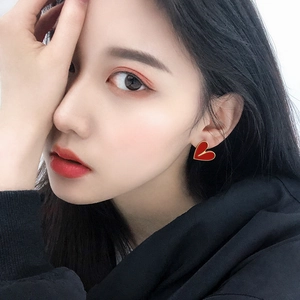 Elegant s925 silver heart stud earrings in red and gold finish on model's ear