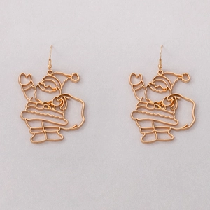 Boucles d'oreilles Père Noël évidées dorées avec attaches crochets sur fond gris clair