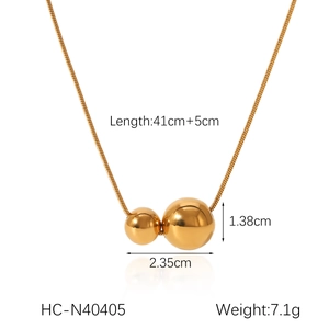Détail de deux pendentifs boule dorés avec dimensions pour collier chaîne serpent