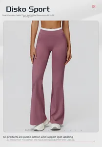Détail du pantalon de yoga évasé à taille haute rose poudré montrant la coupe ajustée