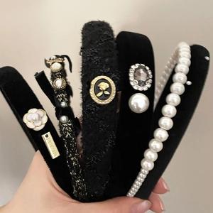Five-piece set of camellia pearl headbands in black velvet and tweed materials