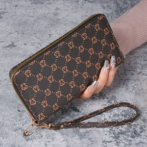 Portefeuille long pour femme avec imprimé monogramme brun et dragonne assortie