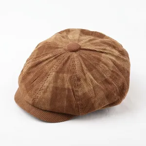 Casquette gavroche classique en velours côtelé marron avec texture vintage pour l'automne