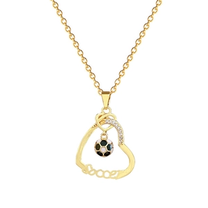 Collier cœur doré avec pendentif de football miniature et gravure Soccer élégante