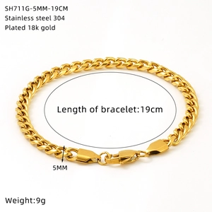 Detail of 18K gold-plated stainless steel curb chain with secure lobster clasp