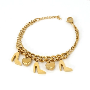 Bracelet en acier inoxydable plaqué or 18 carats avec breloques cœur et talons hauts