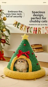 Dettaglio della cuccia a forma di albero di Natale per gatti fino a 8 kg, morbido peluche