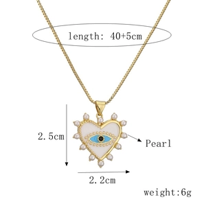 Specifiche dettagliate delle dimensioni per collana cuore oro con occhio blu e perle