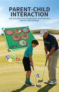 Vue détaillée du tapis de jeu de golf avec zones de score et balles d'entraînement