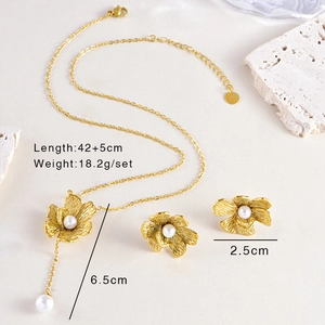 Vintage floral pearl jewelry set with necklace and earrings in gold stainless steel