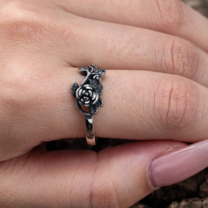 Retro punk 316 stainless steel rose ring in vintage silver finish for daily wear