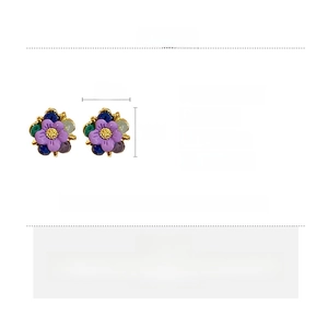 Detail specifications of colorful crystal flower earrings with 1.1cm size and 4.5g weight