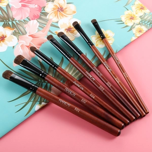 Set of 7 professional horse hair eyeshadow brushes with wooden handles for eye makeup