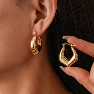 Chunky Hoop Earrings Hollow Heart Shape Iron Metallic Glossy With Stainless Steel Earring Post Fashion Women