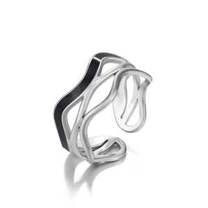 Adjustable silver wavy tiered ring with black enamel details for a bohemian vintage style