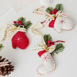 Addobbi Natalizi in Feltro Calze Guanti Pigne Con Campanelli Nastro Merry Christmas per Albero di Natale Decorazione Casa Feste