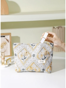 Floral jacquard cosmetic bag with daisy pattern and large capacity for skincare storage