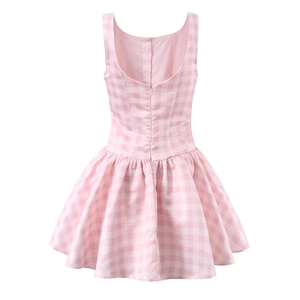 Mini abito smanicato a quadretti rosa e bianchi con vita stretta e gonna a ruota