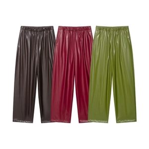 Hoch taillierte Kunstlederhose mit weitem Bein in Dunkelbraun, Retro-Rot und Olivgrün