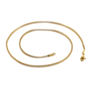 Goldene Edelstahl Rundmaschenkette Halskette mit Karabinerverschluss auf weißem Hintergrund