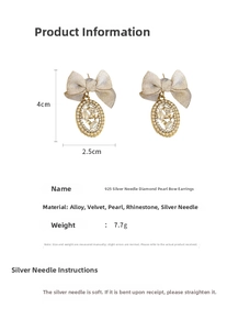 Detail view of pearl bow earrings with dimensions 4cm x 2.5cm and velvet accents