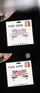 Détails de bijoux de visage violets et rouges pour maquillage de fête et festival