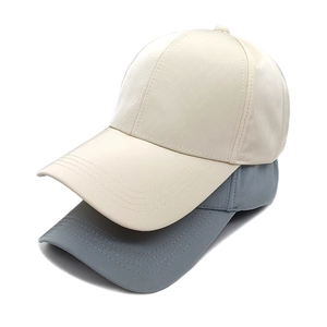 Classic quick-dry baseball caps in cream and grey-blue with curved brims and six panels