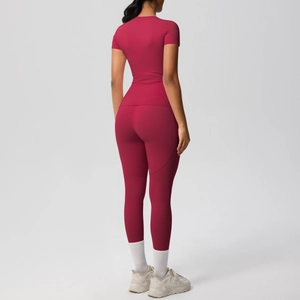 Detail view of burgundy yoga set with butt-lifting seams and slim fit short sleeves