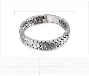 Makro-Detail der Drachenknochen-Kette für Herren aus Edelstahl mit 210x12mm Maßen und 72g Gewicht