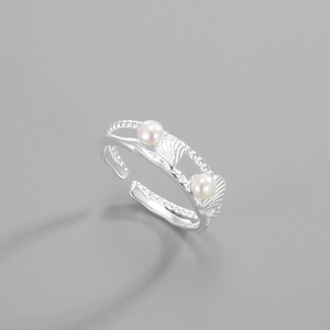 Macro shot of S925 silver ring featuring natural freshwater pearls and ginkgo leaf detail