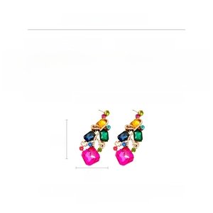 Detail specifications of vintage square crystal earrings with 8cm length and alloy material