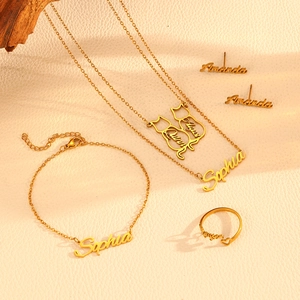Ensemble de bijoux personnalisés en acier inoxydable plaqué or 18 carats avec gravure
