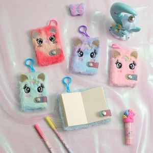 Mini taccuini unicorno in peluche con orecchie glitterate e fibbie magnetiche colorate