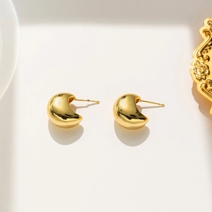 Minimalist golden C-shape hollow earrings with high polish crescent metal design