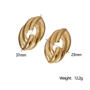 Detail view of 18k gold plated twisted link oval earrings with size and weight labels